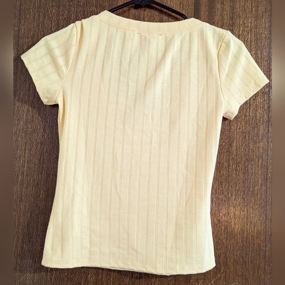 Forever 21 yellow colour, size small, slight crop style T shirt, EUC - Picture 11 of 12